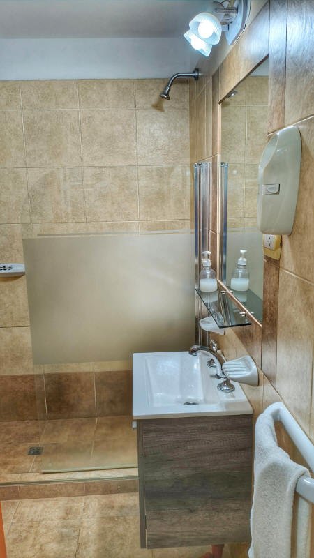 Baño privado del Apart Triple