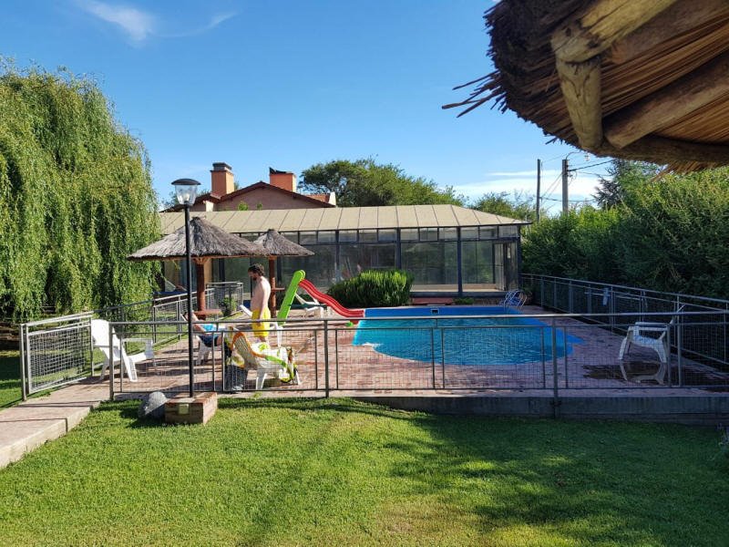 Parque y piscina de El Rincón de Iri Nan